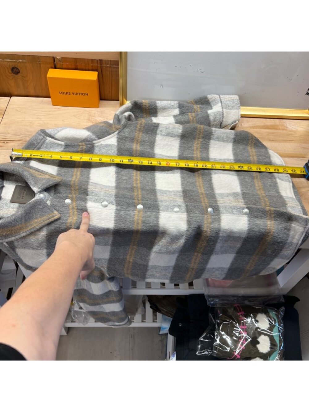 Blanknyc Plaid Shacket Jacket Gray Tan White Large Fleece Oversized Shirt Coat - Picture 11 of 14
